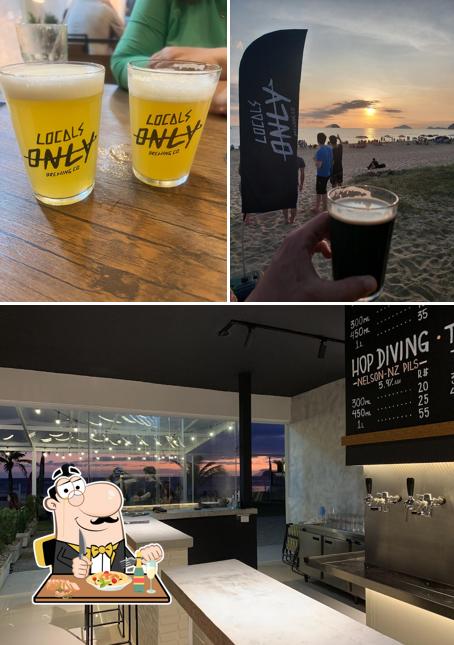 Esta é a foto ilustrando comida e interior no Locals Only Beer Spot - Cervejas Artesanais Beira Mar