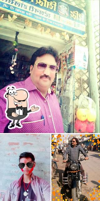 Here's a pic of भैरोदान पकौरी वाला