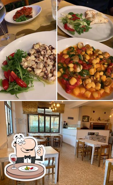 La cibo e interni del ristorante