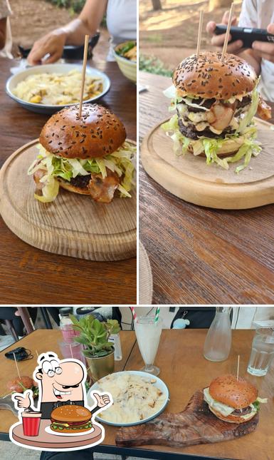 Ordina un hamburger a Submarine Burger Rijeka
