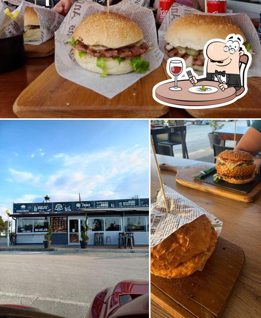 La immagine della cibo e esterno di Diskoteka Planet