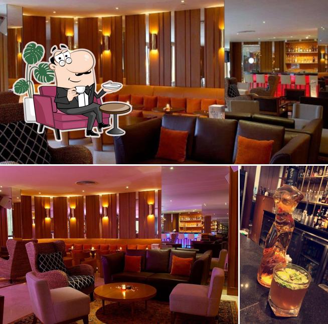 Among various things one can find interior and bar counter at Dusk - Hotel The Park
