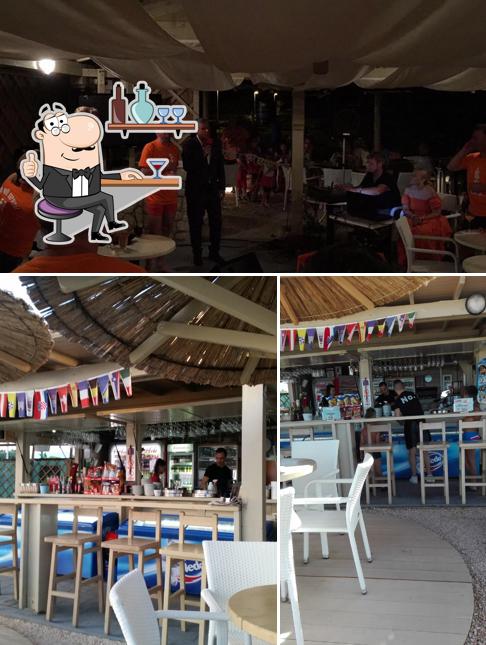 Gli interni di EXOTIC Bar