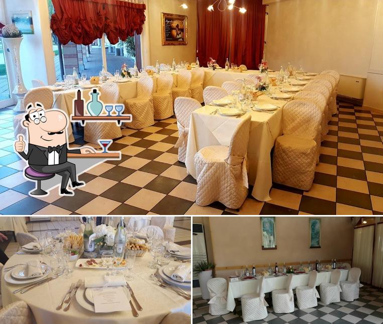 Siediti a un tavolo di Lago Dei Salici