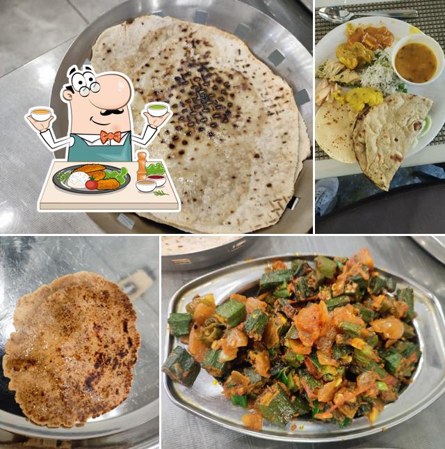 Food at Maganlal Bhakhri Shak wala, Geeta Restaurant