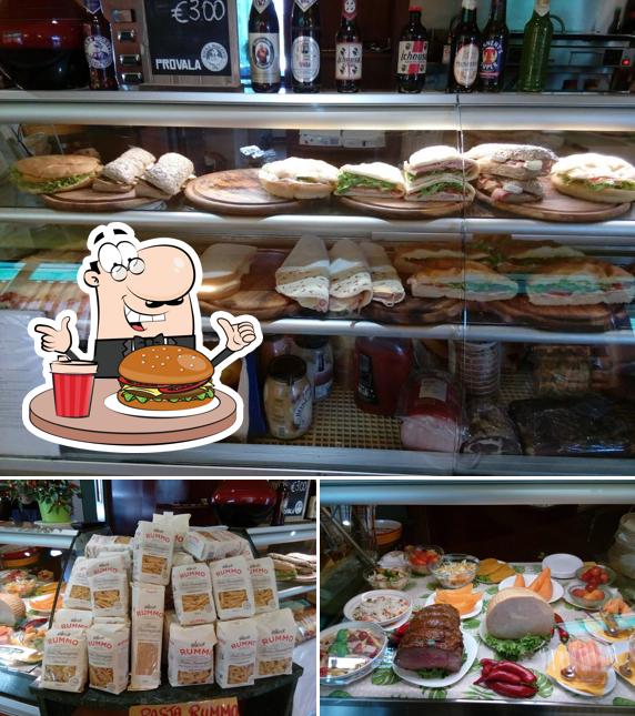 Prova un hamburger a Bar Più