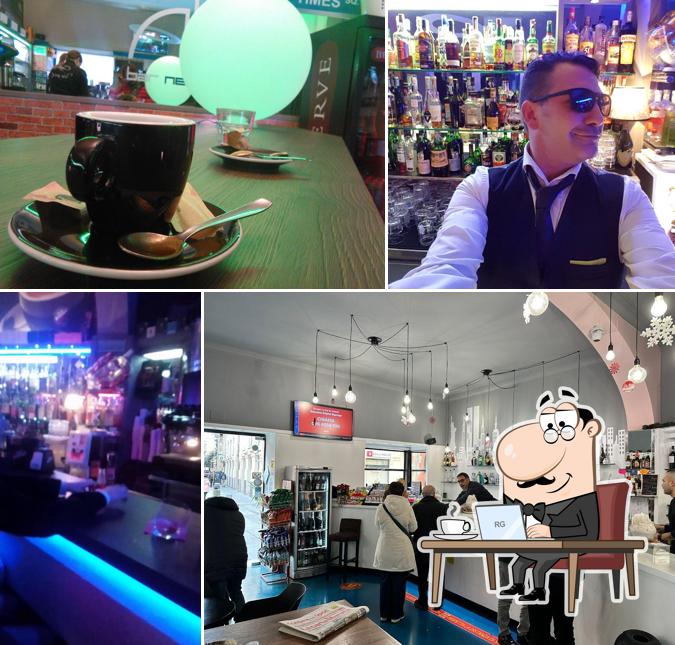 Dai un'occhiata agli interni di Caffè New York