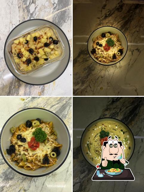 Macaroni and cheese at Felicia Navsari