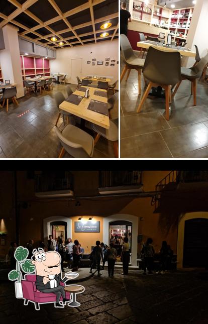 Questa è la immagine che raffigura la interni e esterno di La Ciunnazzeria