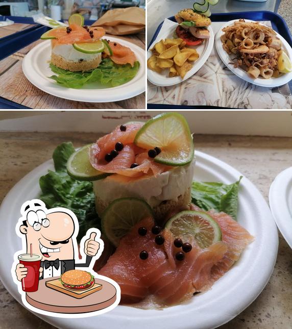 Prova un hamburger a Tirseno BeachBar