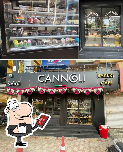 The exterior of Cannoli Bakery & Cafe