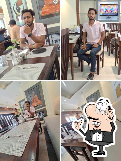 Check out how Hakkeem's Restaurant looks inside