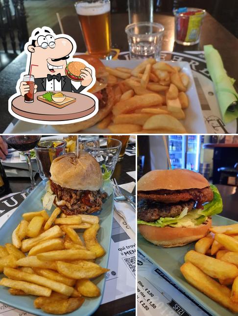 Ordina un hamburger a Birreria Maulbeere