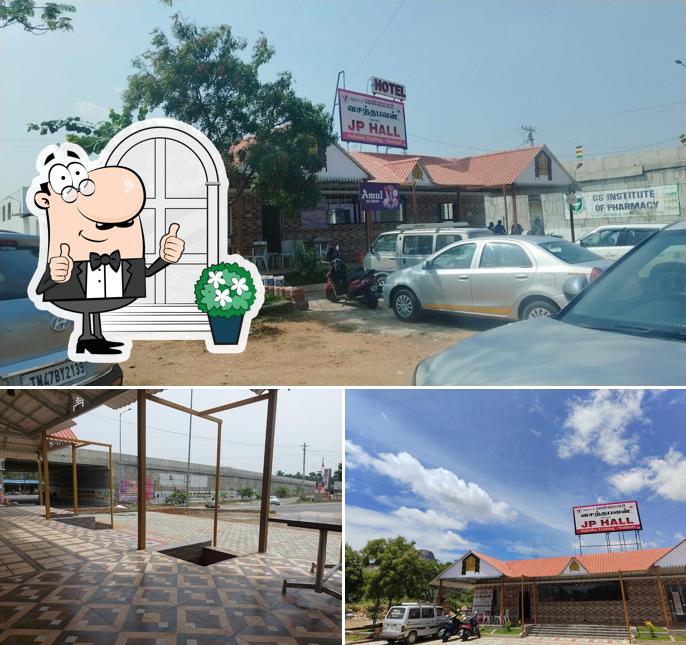 You can get some fresh air at the outside area of Hotel VALLALAR Vasantha Bhavan