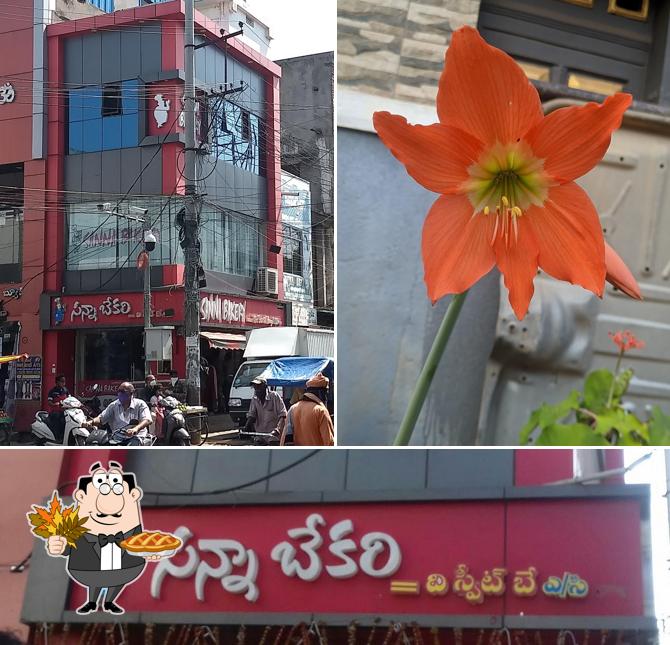 See this pic of Sanna Bakery