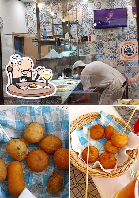 Questa è la immagine che presenta la cibo e interni di Pizzeria Napulé Viserba