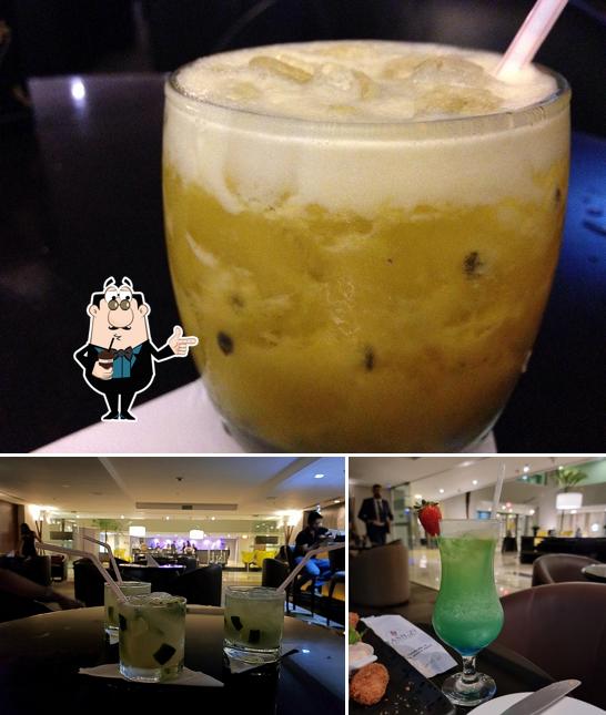 Desfrute de uma bebida no Churchill Lounge Bar