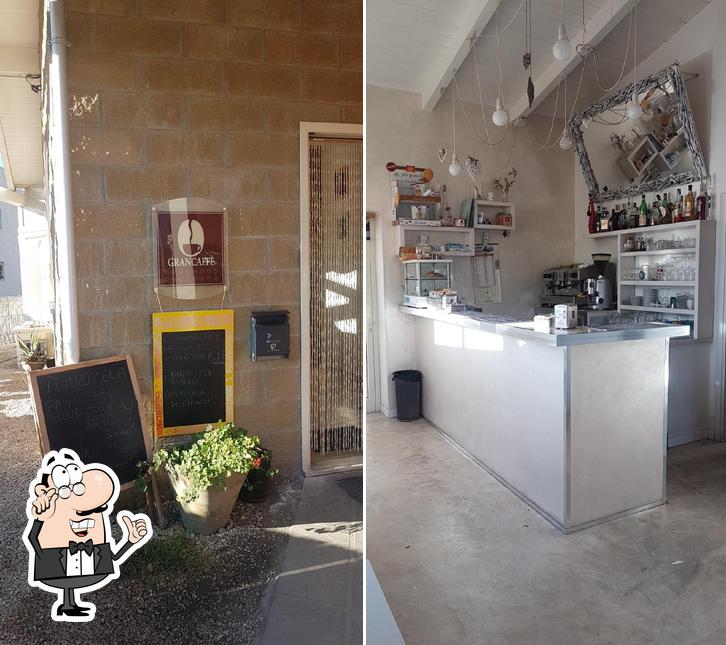 Siediti a un tavolo di Bar Naty