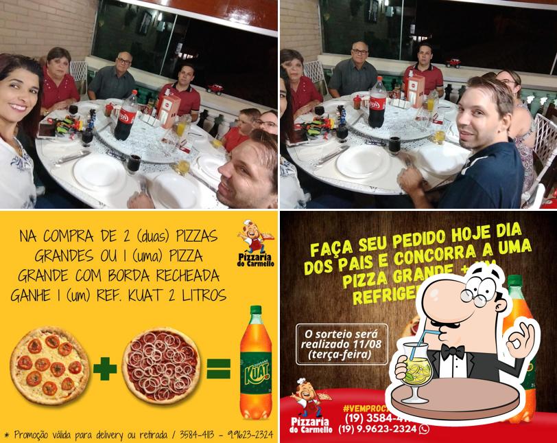 Esta é a foto ilustrando bebida e mesa de jantar no Disk Pizza do Carmello