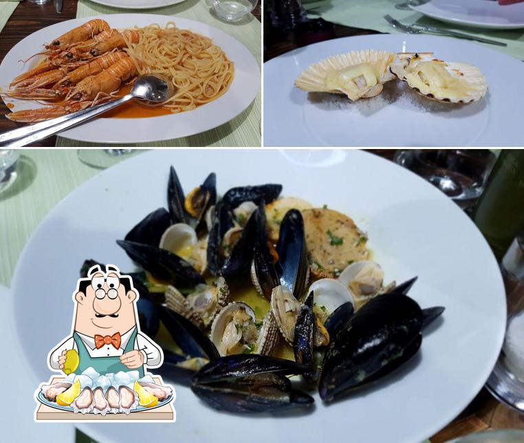 Ordina tra i vari prodotti di cucina di mare offerti a RESTAURANT LANTERNA PULA