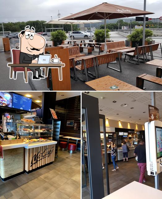 Siediti a un tavolo di McDonald’s