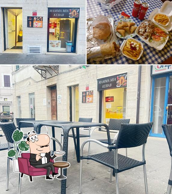 Guarda la immagine che presenta la interni e cibo di Mamma Mia Kebab