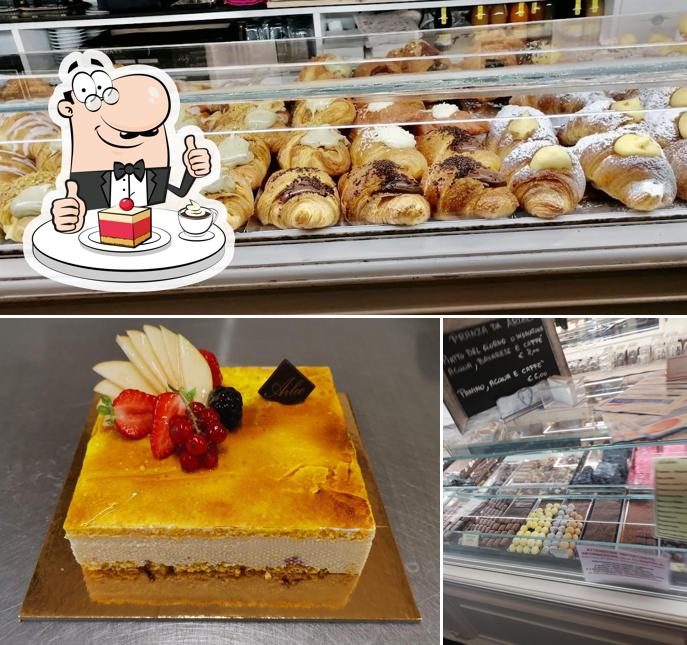 Arleo Genova serve un'ampia selezione di dolci