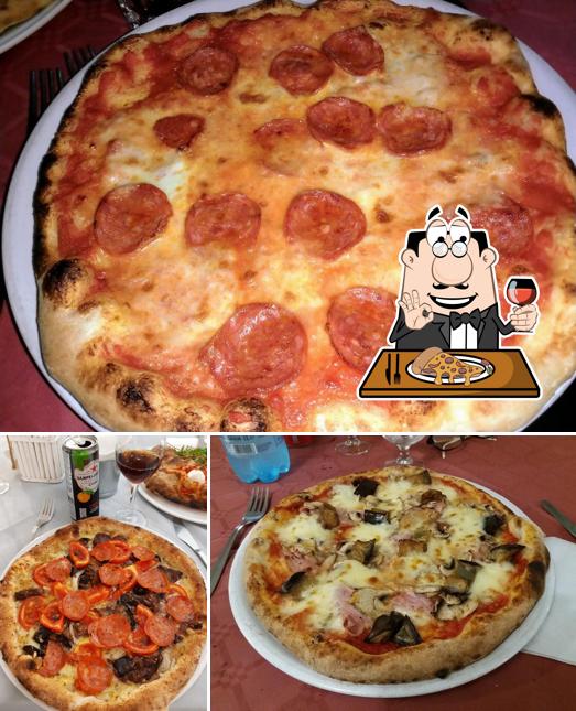 A Frà Pappina Amore a Legna Pizzeria Burger, puoi prenderti una bella pizza