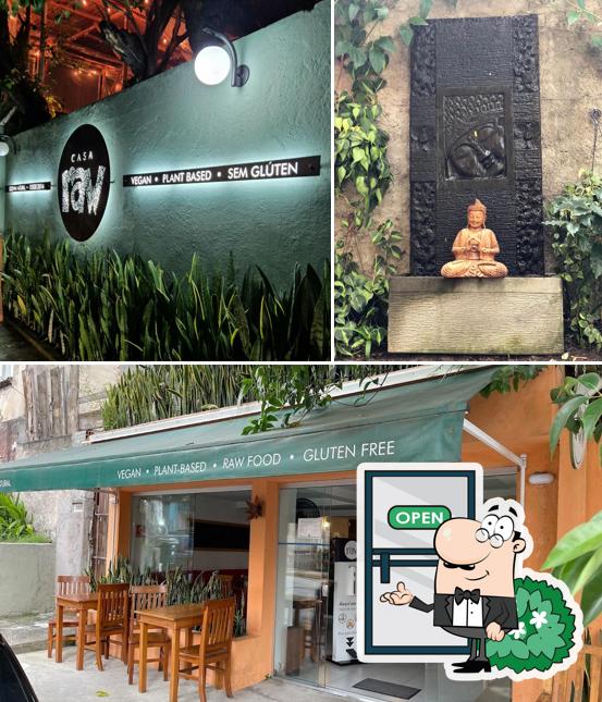 O Casa Raw se destaca pelo exterior e comida