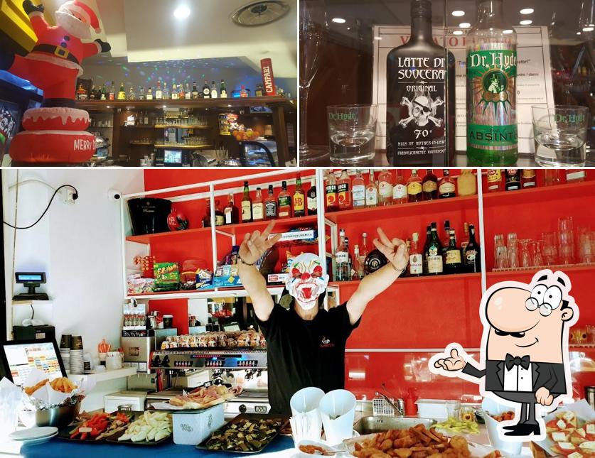 La foto di interni e alcol da Davide'S Bar