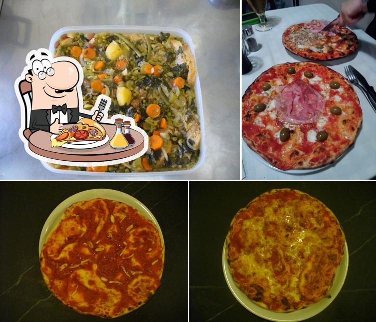 A Pizzeria Lo Sghello, puoi ordinare una bella pizza