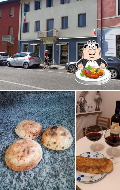 Tra le varie cose da BLU ISTANBUL PIZZA E KEBAP si possono trovare la cibo e esterno
