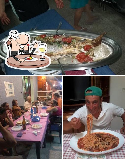 La immagine della cibo e interni di Fricennu Mangiannu