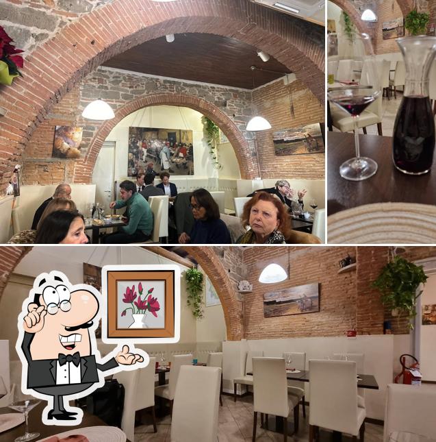 Siediti a un tavolo di Osteria Mangiando Mangiando