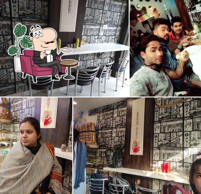 The interior of Ratan pizza