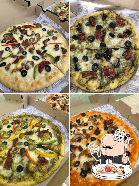 Order pizza at Pacmn's