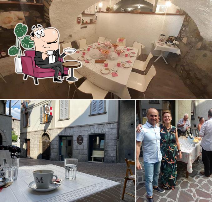 La immagine della interni e tavolo da pranzo di Bar Del Duomo