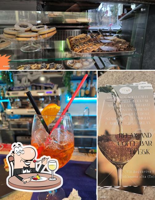 Tra le diverse cose da Relax and coffe' bar di E&K si possono trovare la cibo e interni