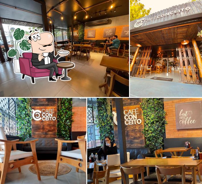 Sente em uma das mesas no Café Conceito