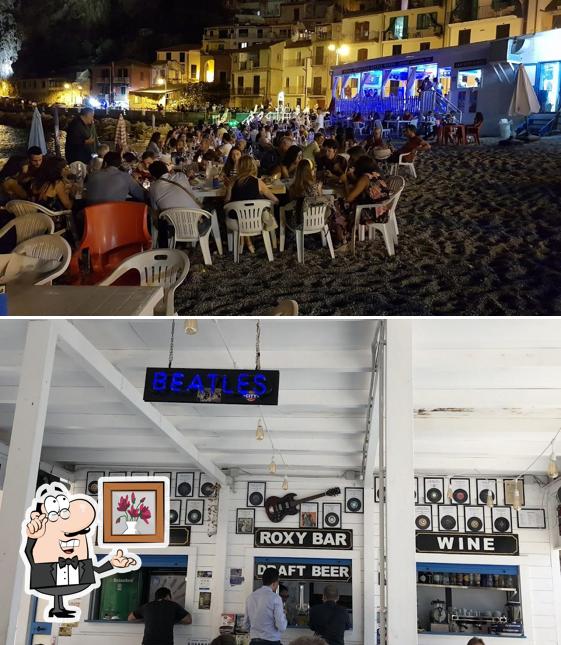 Gli interni di Dalì City Pub Scilla