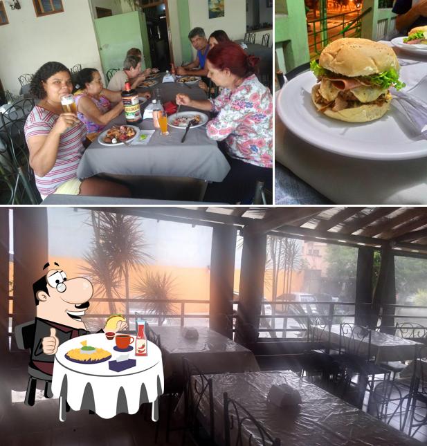 Peça um hambúrguer no Excelência Grill 