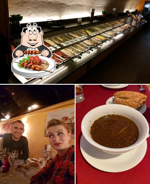 Questa è la foto che raffigura la cibo e bancone da bar di Han Mongolian Barbecue