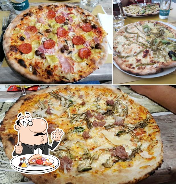 Scegli una pizza a Pizzeria Da Bully - Ma.Ru.Cla Snc Di Bullano Marco & C
