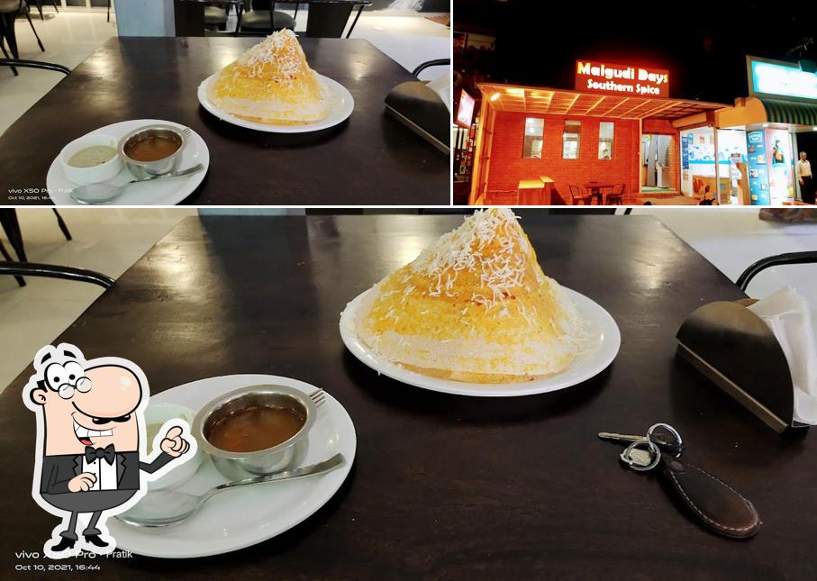 Take a seat at one of the tables at Malgudi Pizza Heavan