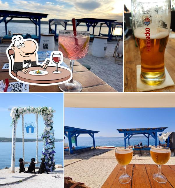 Cibo al Monty's Dog Beach & Bar