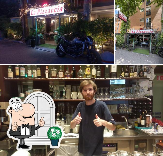 Questa è la foto che presenta la esterno e interni di Ristorante Pizzeria La Pizzaccia