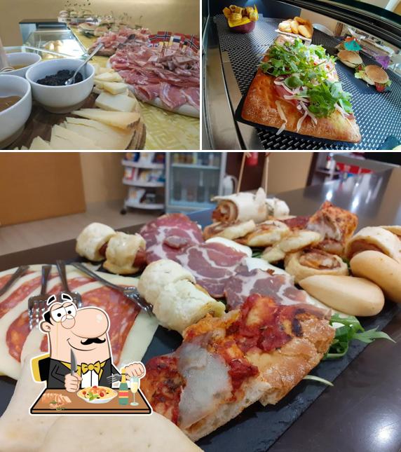 Platti al Freedom Cafe'