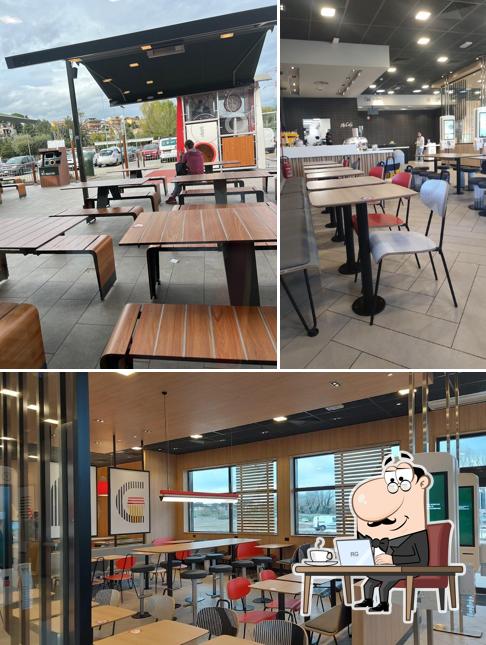 Dai un'occhiata agli interni di McDonald's Fara Sabina