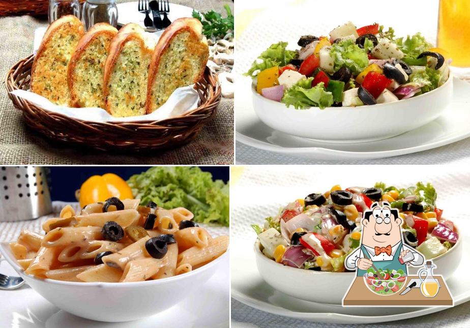 Greek salad at US Pizza