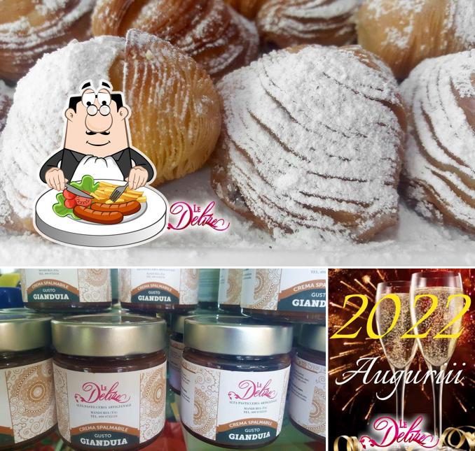 Tra le varie cose da Le Delizie si possono trovare la cibo e vino